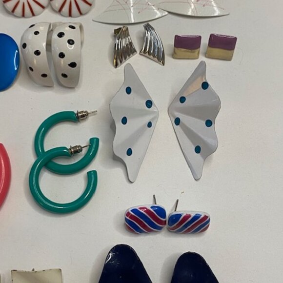 Vintage 1980/ 90's earrings lot. 39 pairs. Pierced  ears all styles. - Picture 7 of 16